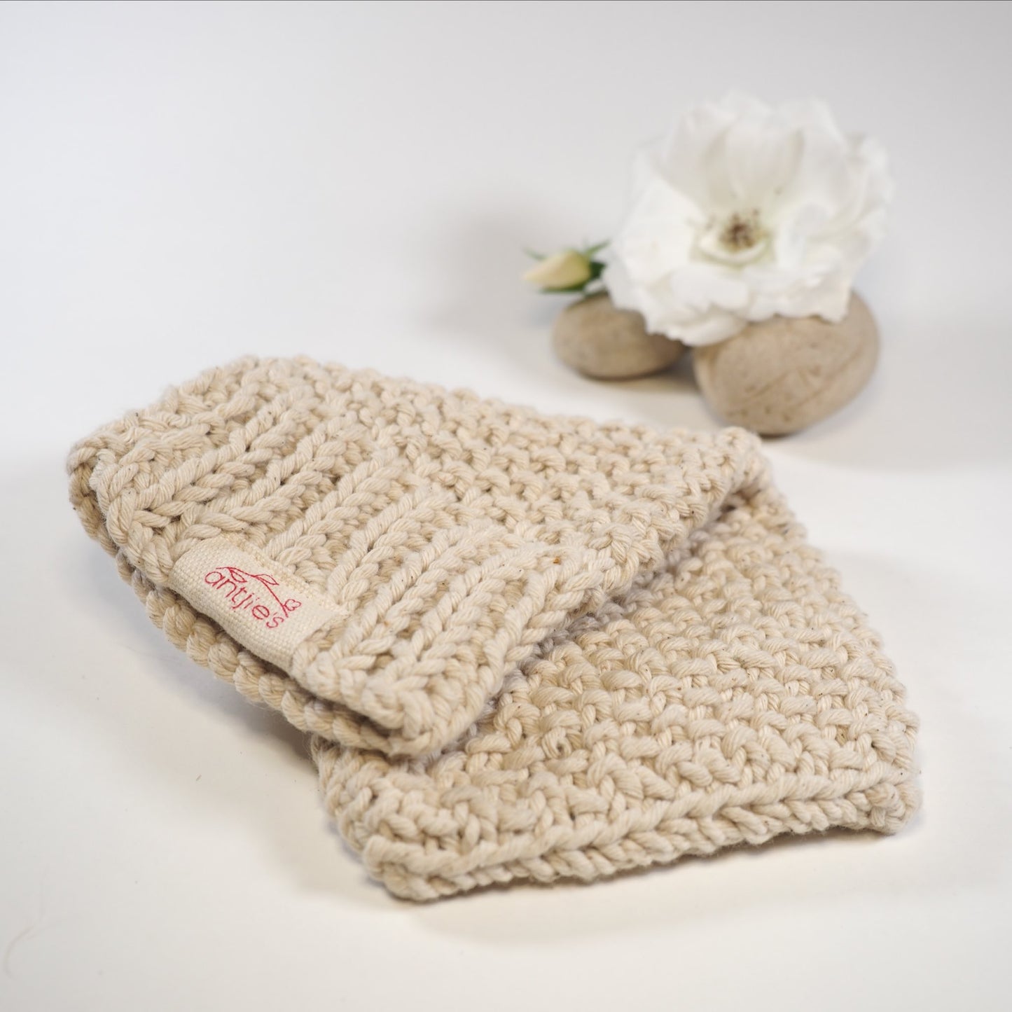 Cotton Shower Mitt folder over to see the opening.