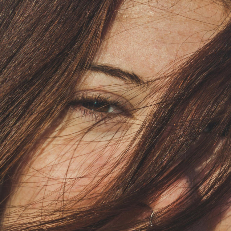 Botanical vitamin and antioxidant serums for healthy-looking skin and hair