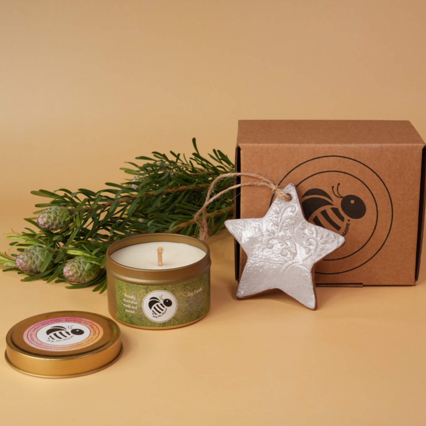 Candle gift set with silver ceramic star with swirls